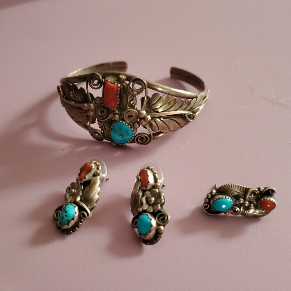 Gorgeous Vintage Western Sterling Silver / Turquoise / Navajo Coral Earrings